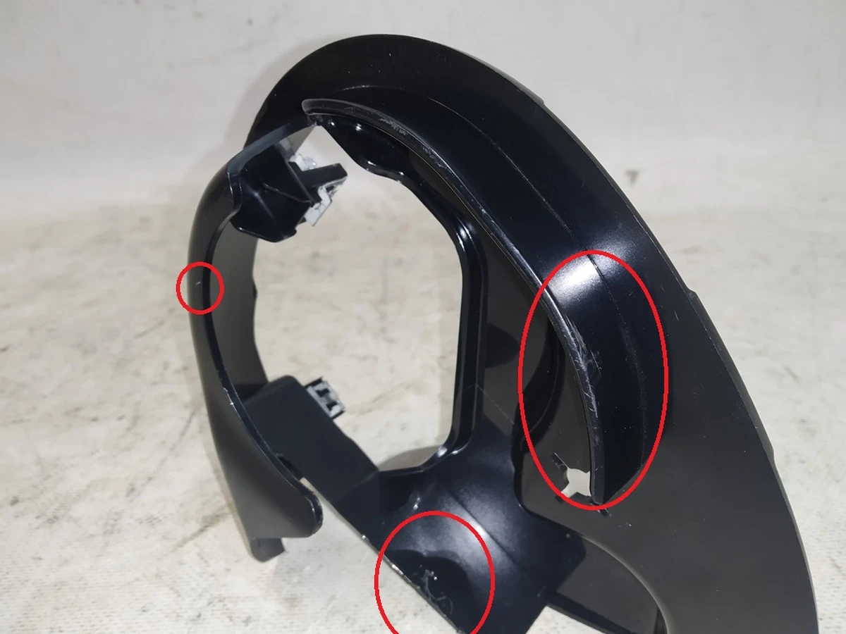 7 Проставка нижней правой накладки водительского сиденья глянцевая (повреждение) Tesla mode S REST, model X AG151888-X5