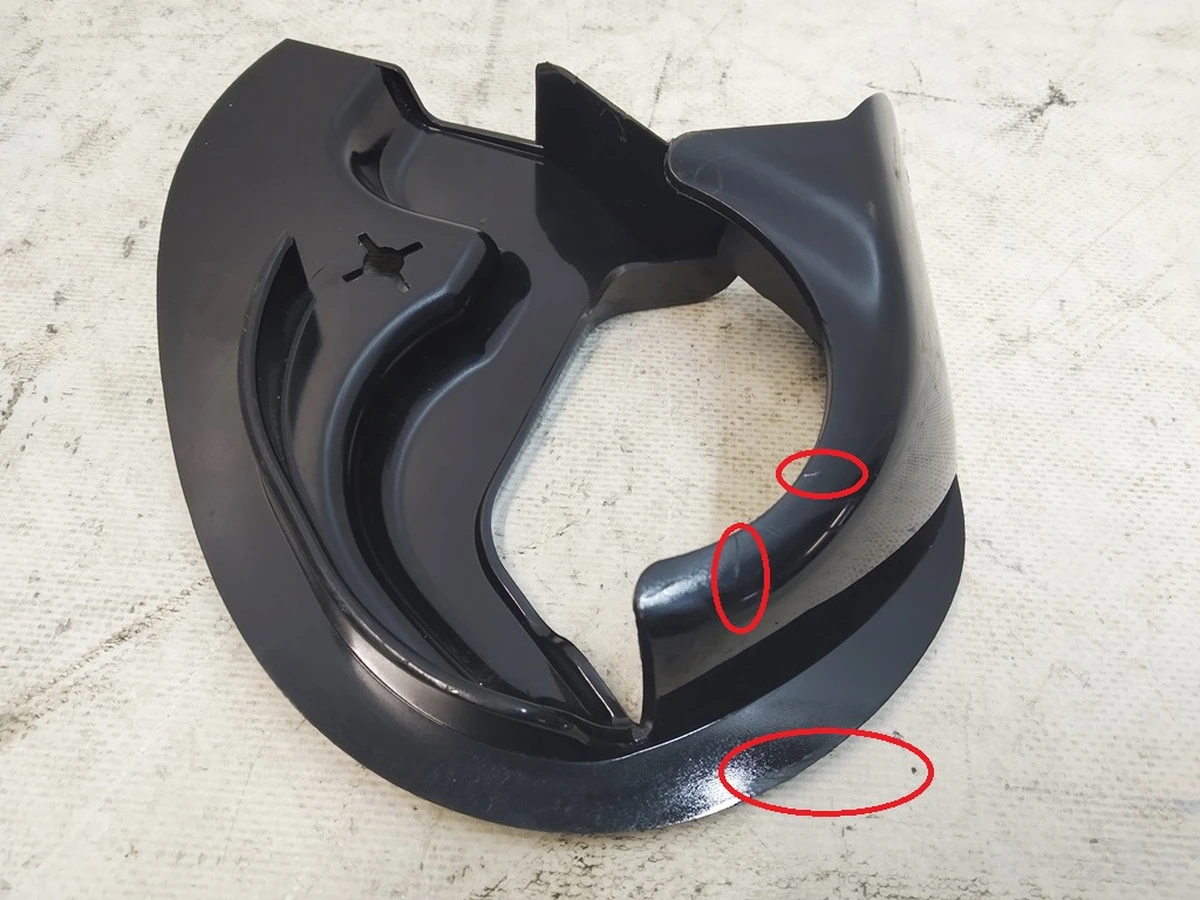 7 Проставка нижней правой накладки водительского сиденья глянцевая (повреждение) Tesla mode S REST, model X AG151888-X5