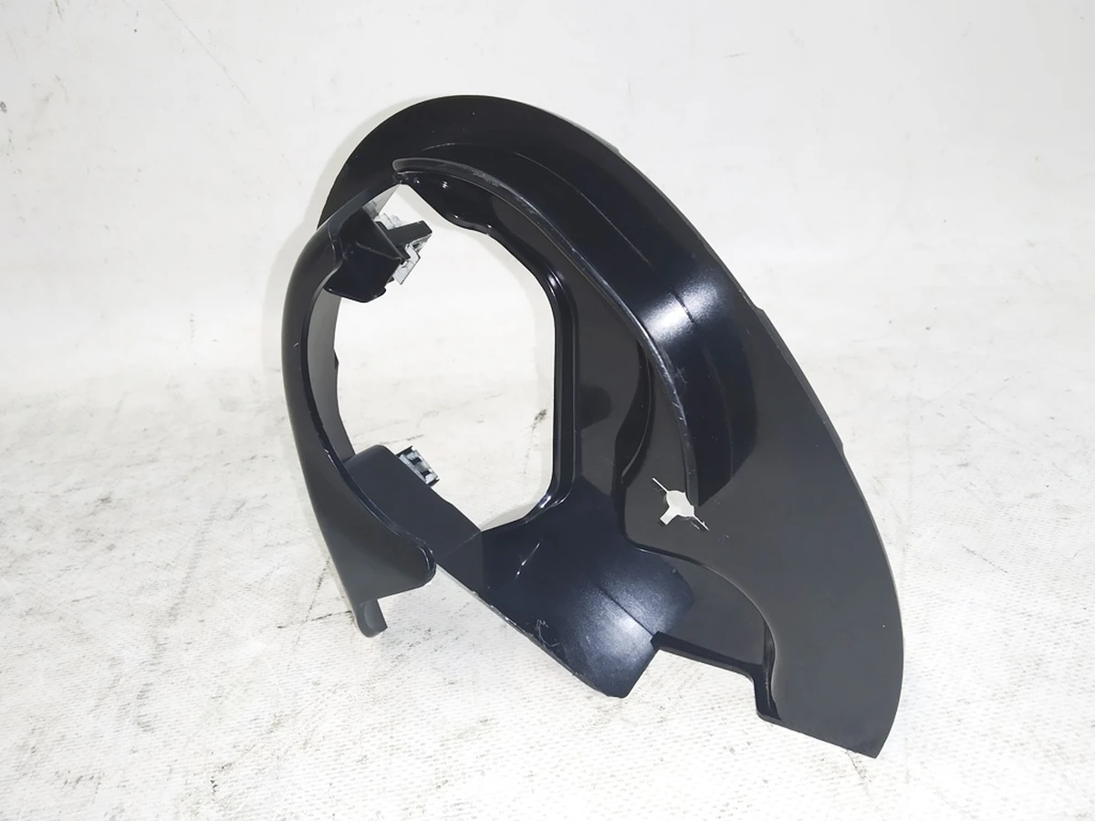 7 Проставка нижней правой накладки водительского сиденья глянцевая (повреждение) Tesla mode S REST, model X AG151888-X5