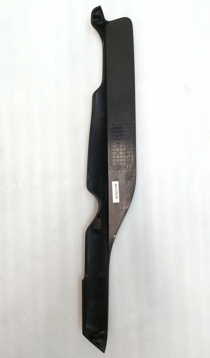 14 Накладка декоративна санок сидіння водія нижня права довга Tesla model X 1066617-00-A