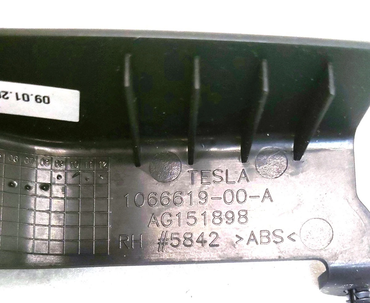 18 MX 1R RAIL CVR ALL SEAT RH INR FRT Tesla model X 1066619-00-A