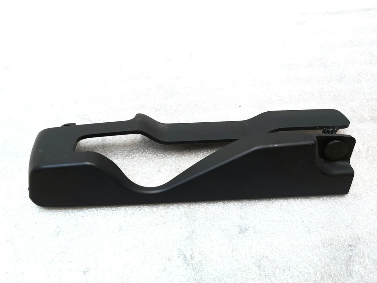 19 Накладка декоративная салазок сиденья водителя нижняя левая задняя короткая Tesla model X 1066620-00-A