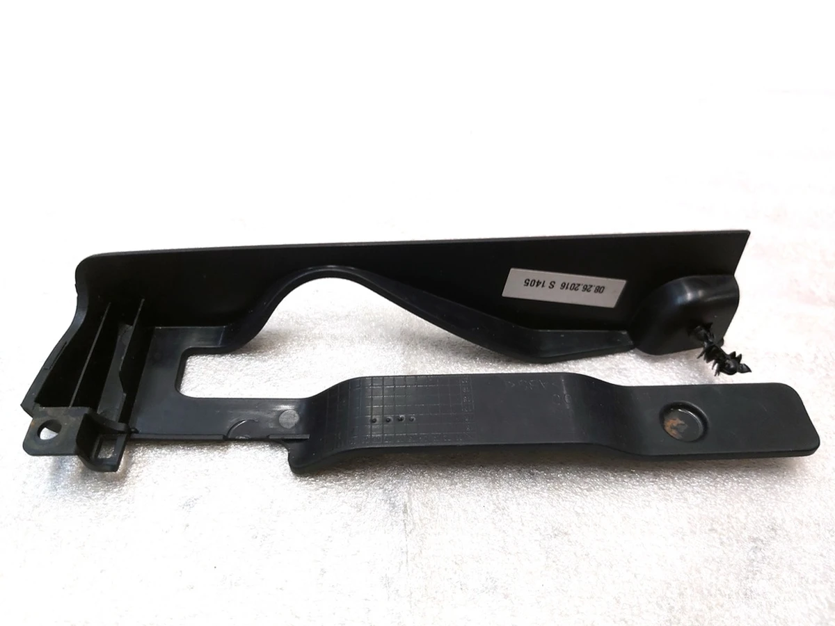 19 Накладка декоративная салазок сиденья водителя нижняя левая задняя короткая Tesla model X 1066620-00-A