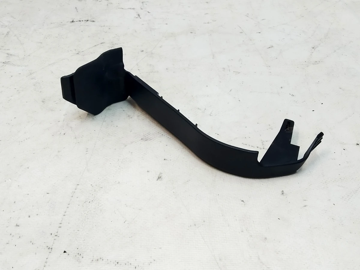 17 Seat bracket cover kelp RH Tesla Model X 1066956-99-A