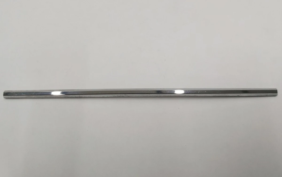 11 Емблема смуга горизонтальна нижня Tesla model X 1067217-00-B