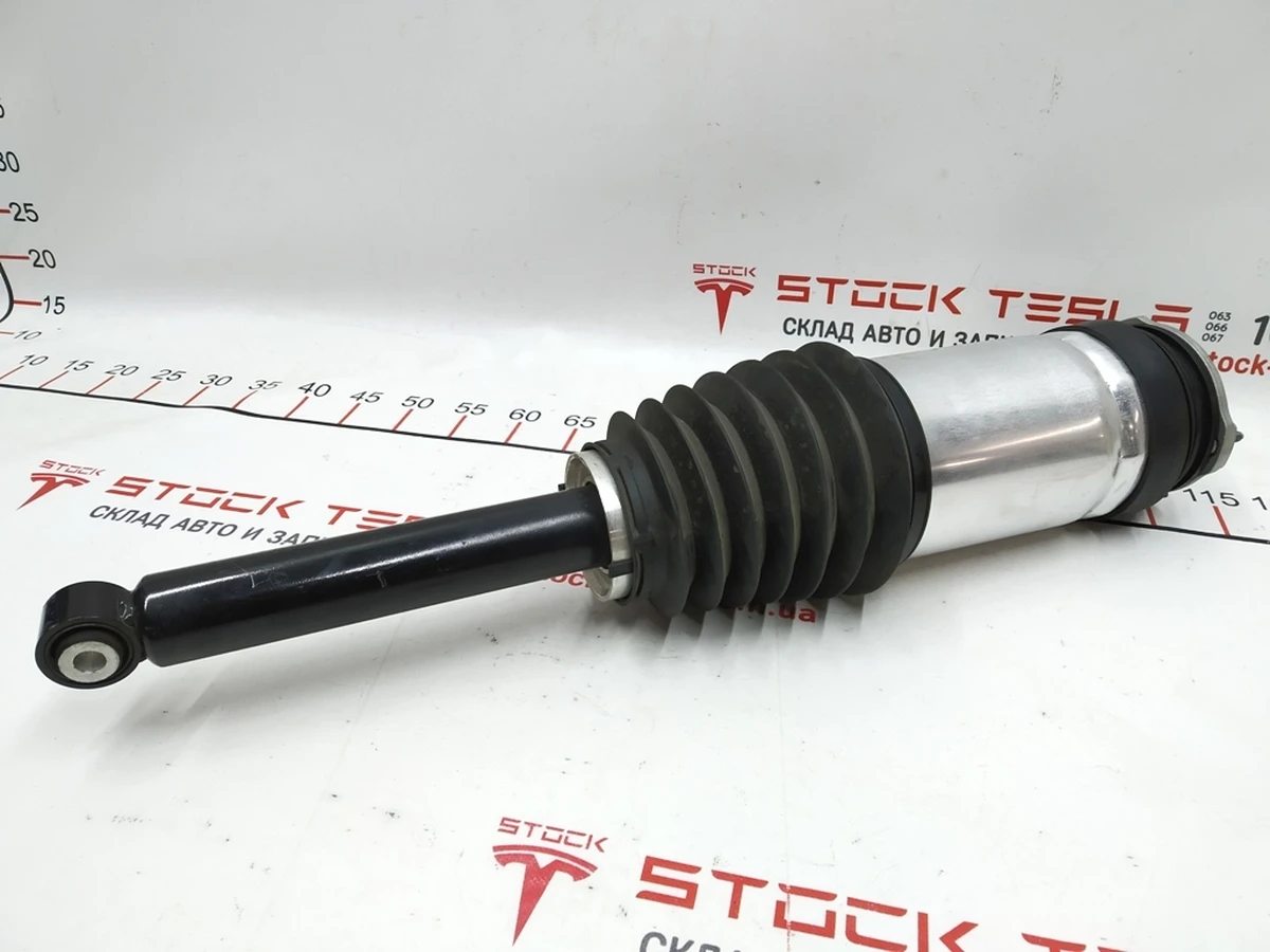 1 Right rear pneumatic module with damaged silent block AWD Tesla model S REST 1067466-25-C