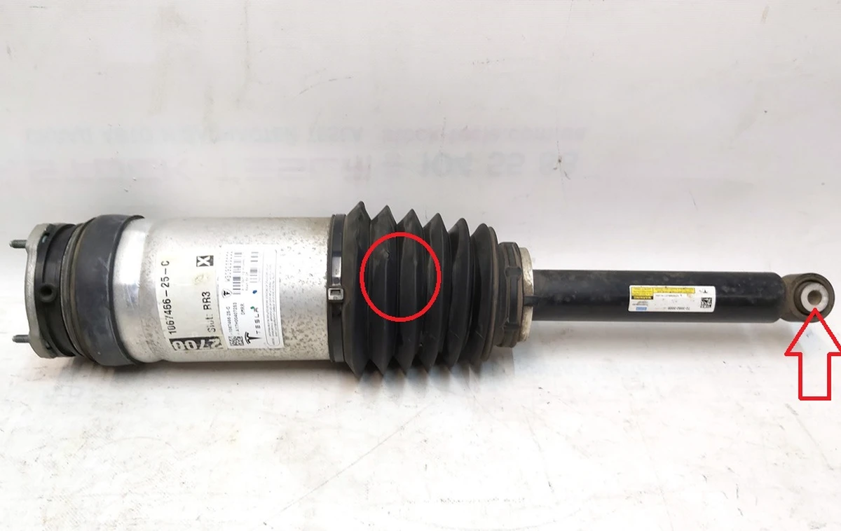 1 Модуль пневмо задний правый AWD с повреждённым сайлентблоком и пыльником Tesla model S REST 1067466-25-C