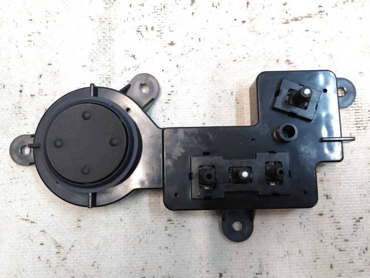 1 Блок регулировки положения водительского сиденья Tesla model S REST, model X 1067690-00-D