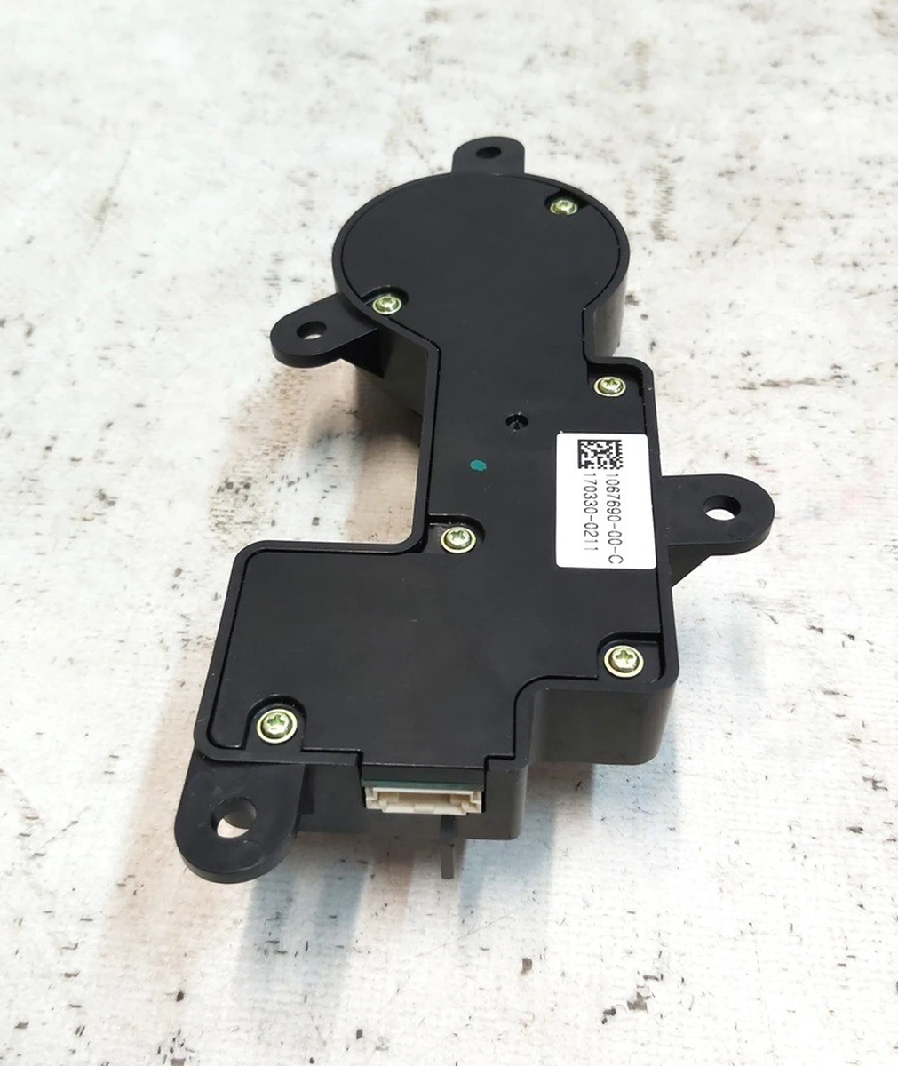 1 Блок регулировки положения водительского сиденья Tesla model S REST, model X 1067690-00-D