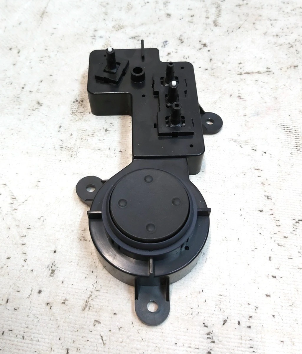 1 Блок регулювання положення водійського сидіння Tesla model S REST, model X 1067690-00-D