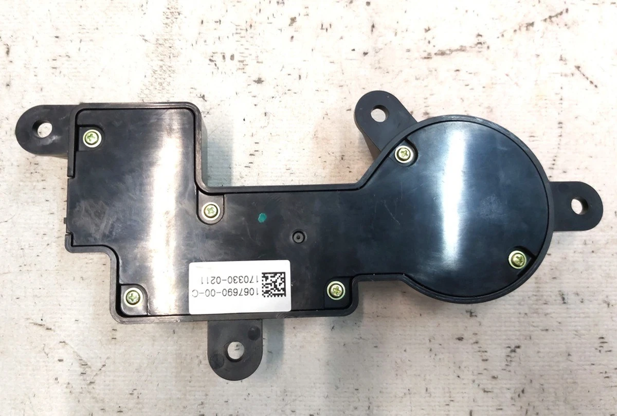 1 Блок регулювання положення водійського сидіння Tesla model S REST, model X 1067690-00-D