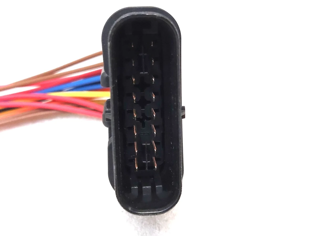 Разъём (фишка) на бампер передний PA66GF25 (папа) 807-446 RH 706-326 1.2 A RH Tesla model 3 1067954-00-E