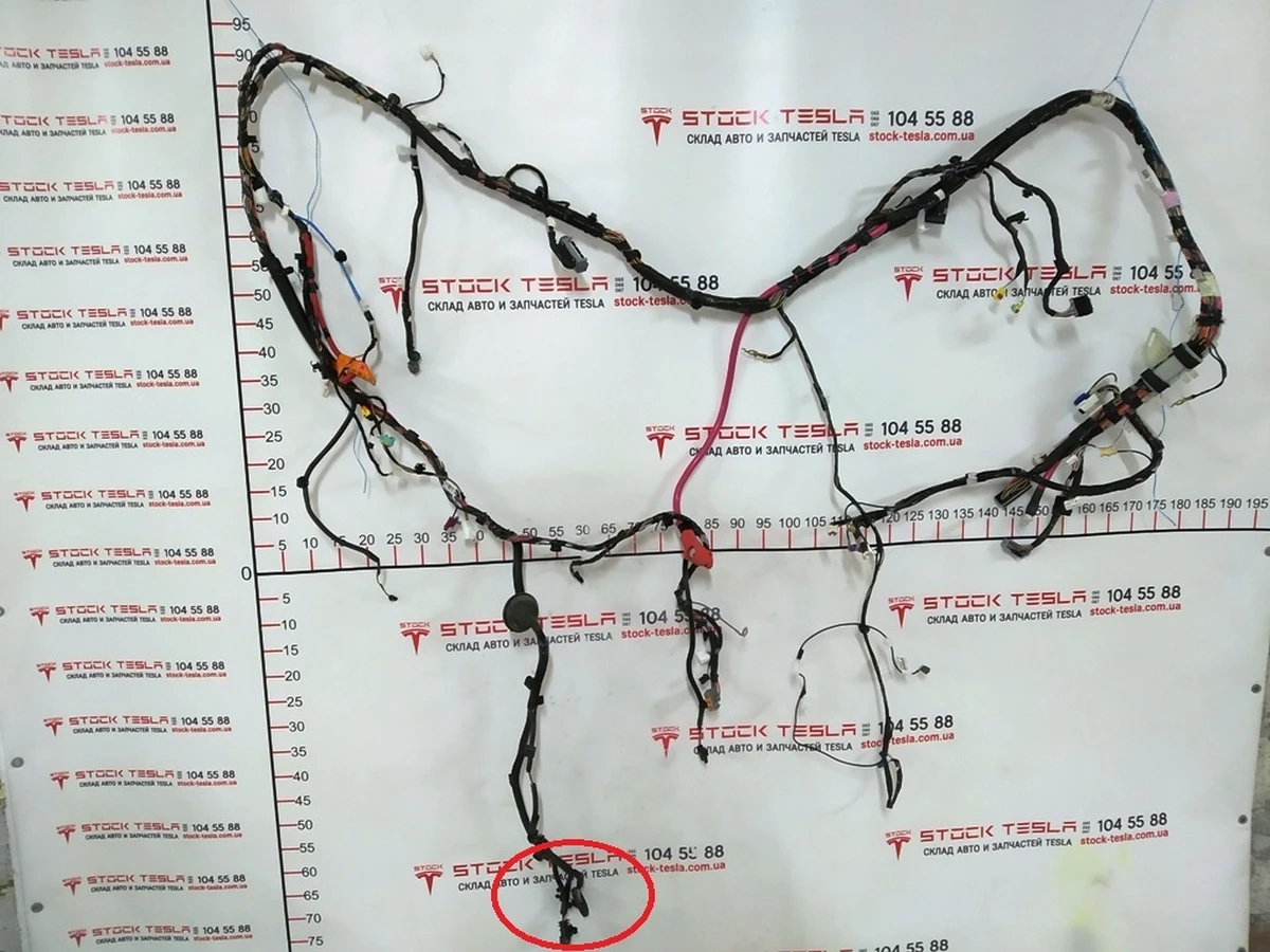 2 Электропроводка салона правая Premium с повреждением Tesla model 3 1067955-00-G