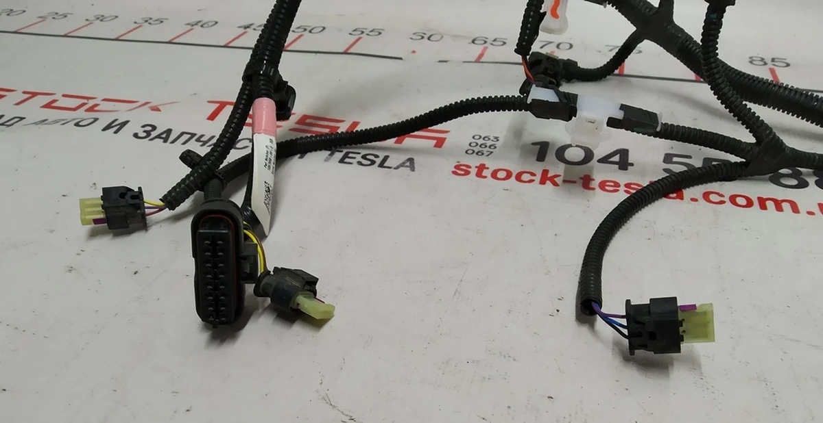 1 Электропроводка бампера переднего (6 парктроников) 2.5АП и выше Tesla Model 3 1067958-00-E