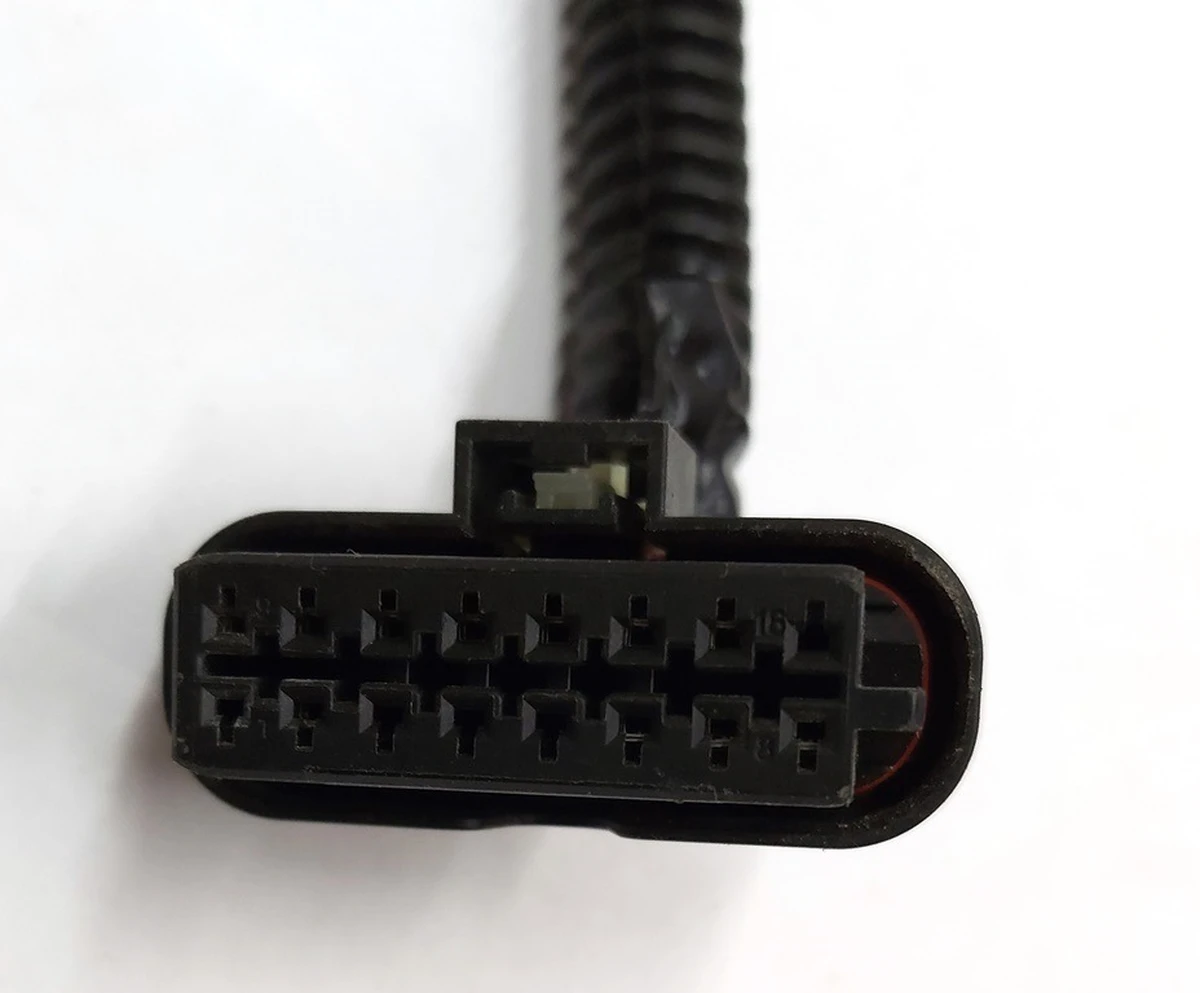 Разъём (фишка) на бампер передний PA66GF25 (мама) 807-445 RH Tesla model 3 1067958-00-E