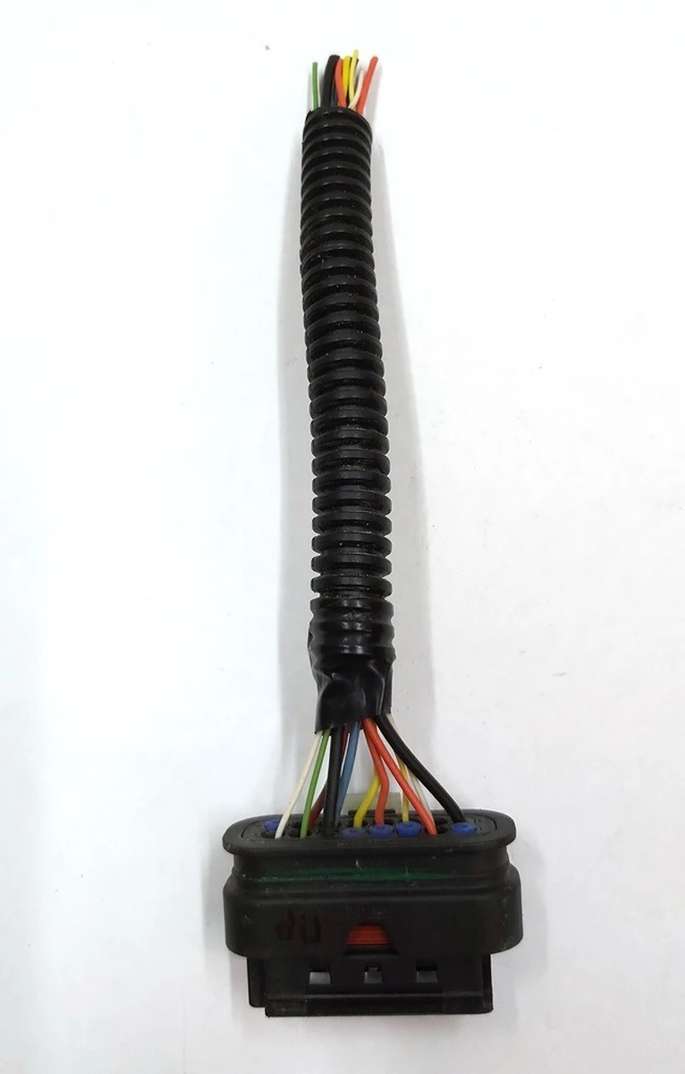 Разъём (фишка) на бампер передний PA66GF25 (мама) 807-445 RH Tesla model 3 1067958-00-E