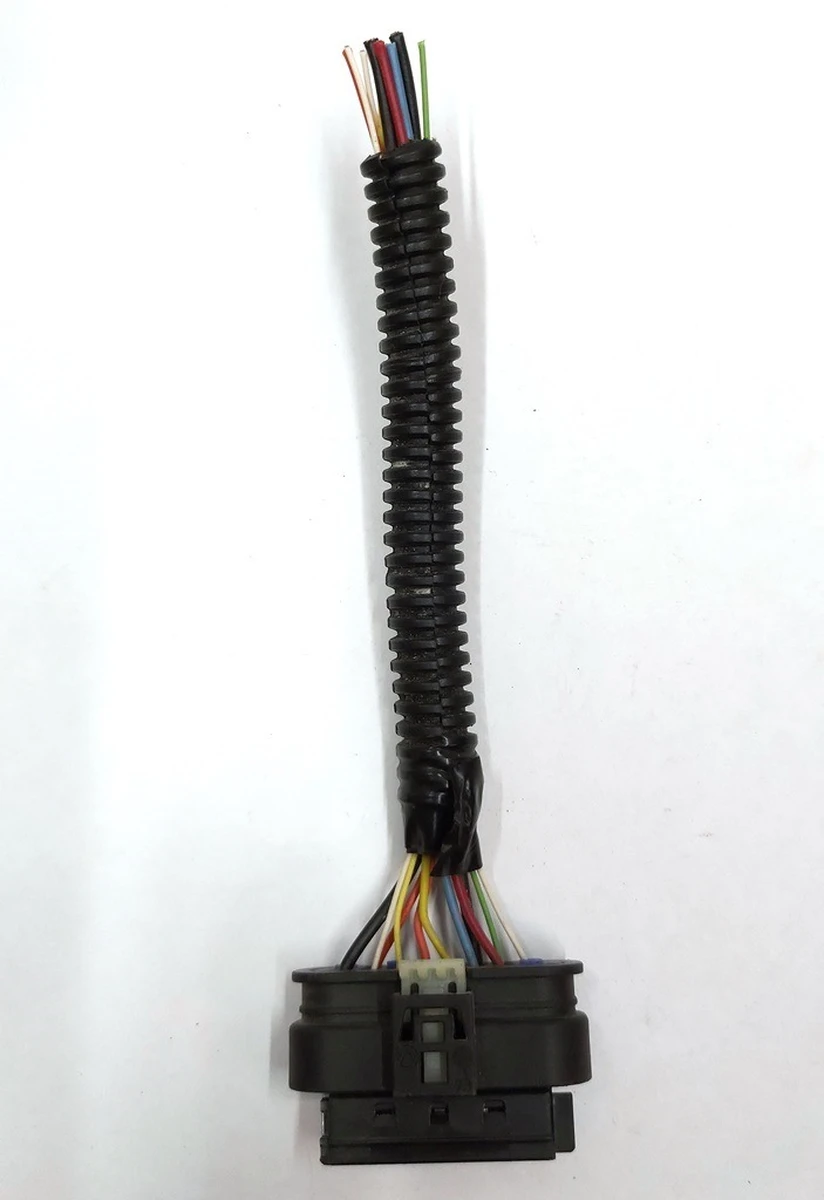 Разъём (фишка) на бампер передний PA66GF25 (мама) 807-445 RH Tesla model 3 1067958-00-E