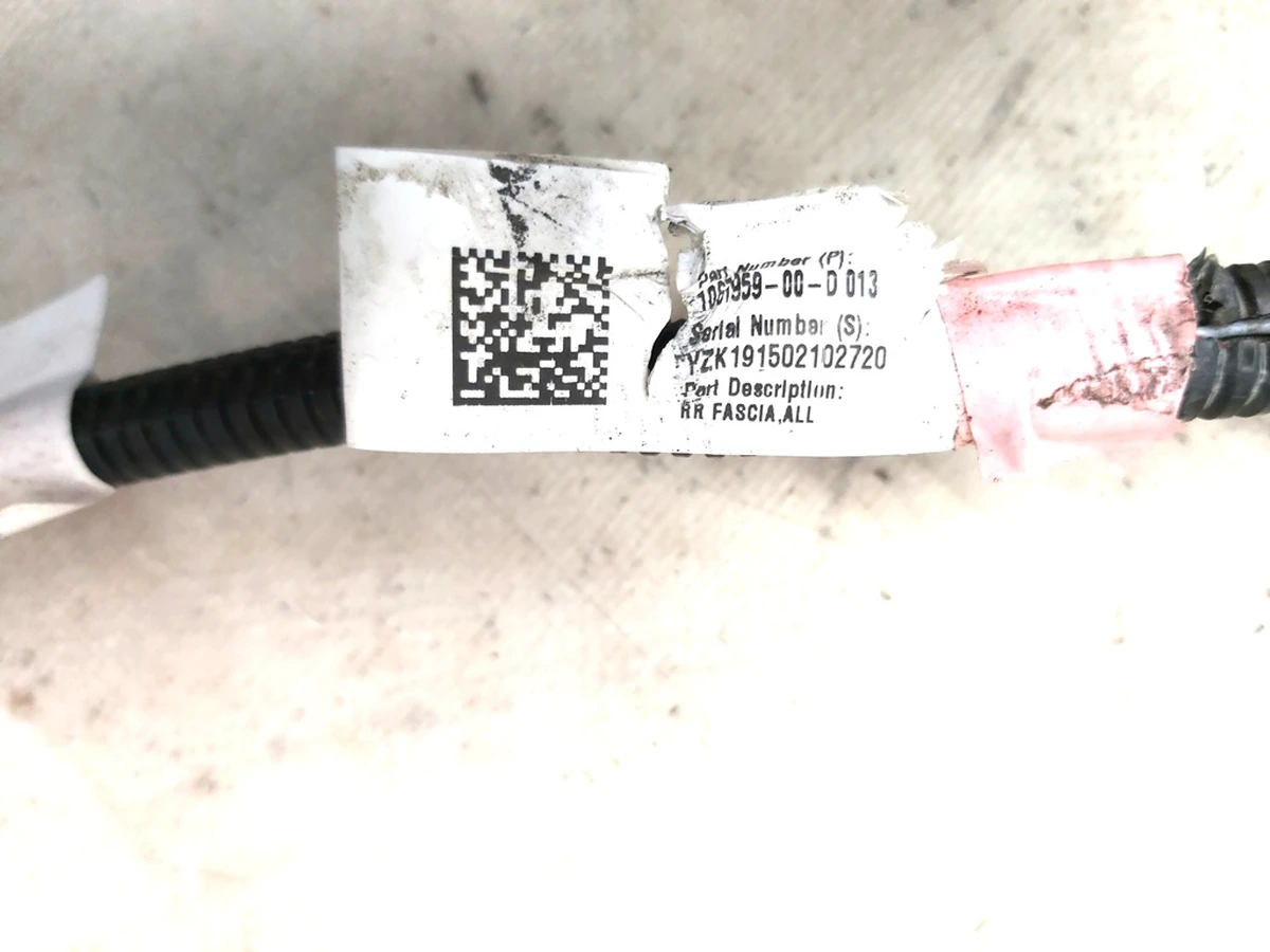 Електропроводка бампера заднього (6 парктроників) з пошкодженням Tesla model 3 1067959-00-E