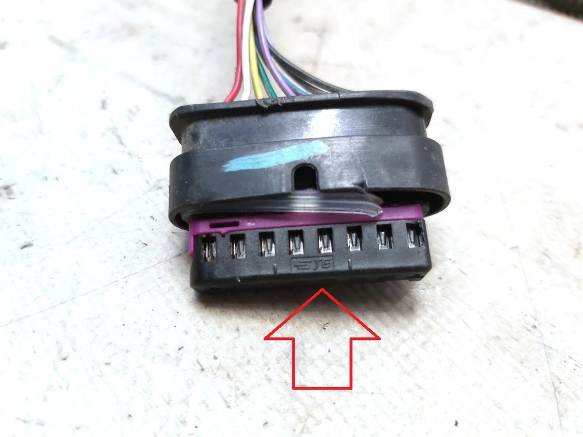 Електропроводка бампера заднього (6 парктроників) з пошкодженням Tesla model 3 1067959-00-E