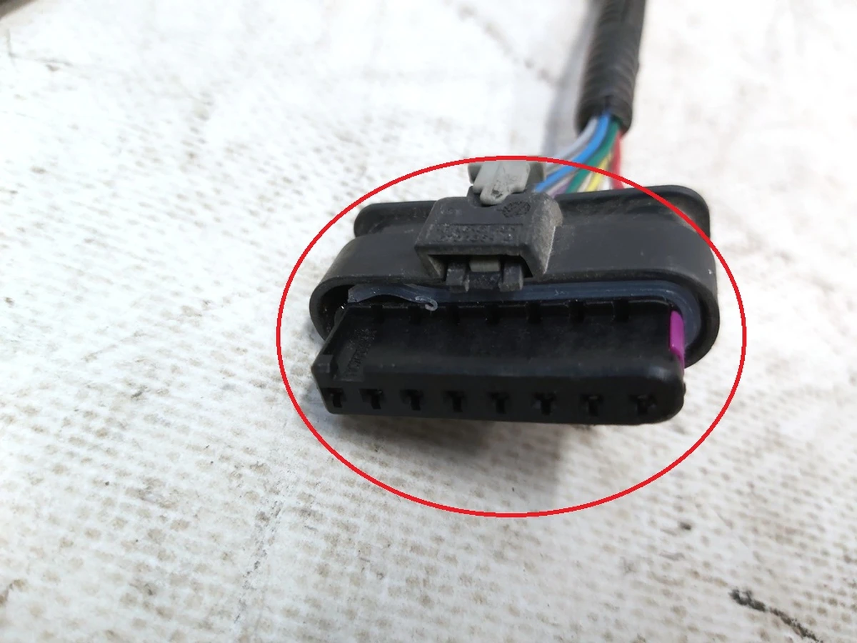 Електропроводка бампера заднього (6 парктроників) з пошкодженням Tesla model 3 1067959-00-E