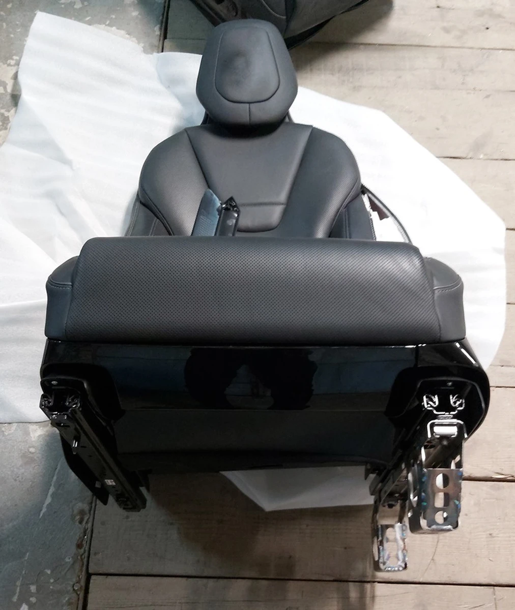 1 Сиденье водительское в сборе LUX BLK GEN3 с повреждением Tesla model X 1074785-05-F