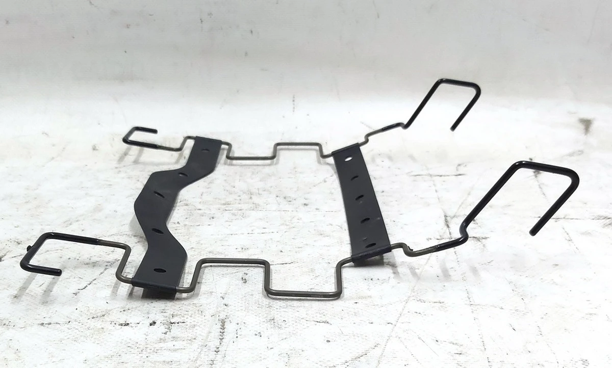 1 Амортизирующий элемент нижней части сиденья 2-го ряда Tesla model X 1068125-00-D