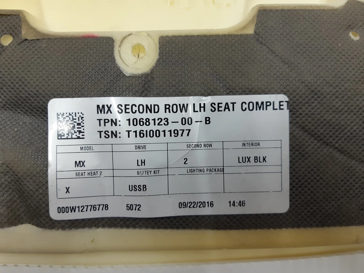 Каркас спинки сиденья 2-го ряда левого с пенным наполнителем Tesla model X 1068123-00-B