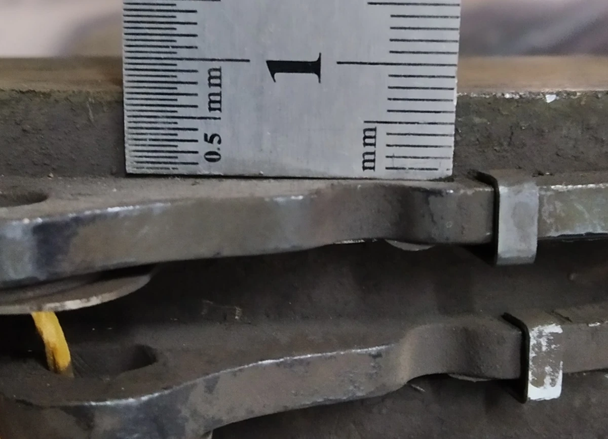 7 Колодки передні гальмові (комплект 4 штуки, залишок 7мм) Tesla model X 1068330-00-B