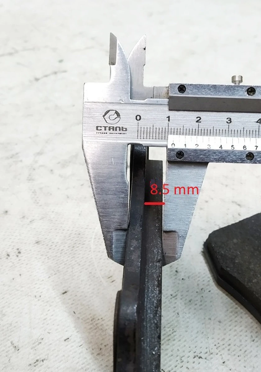 3 Колодки тормозные задние BREMBO комплект 2 штуки (8.5 mm фрикционного слоя) Tesla Model S, Model S REST, Model X 1068331-00-C