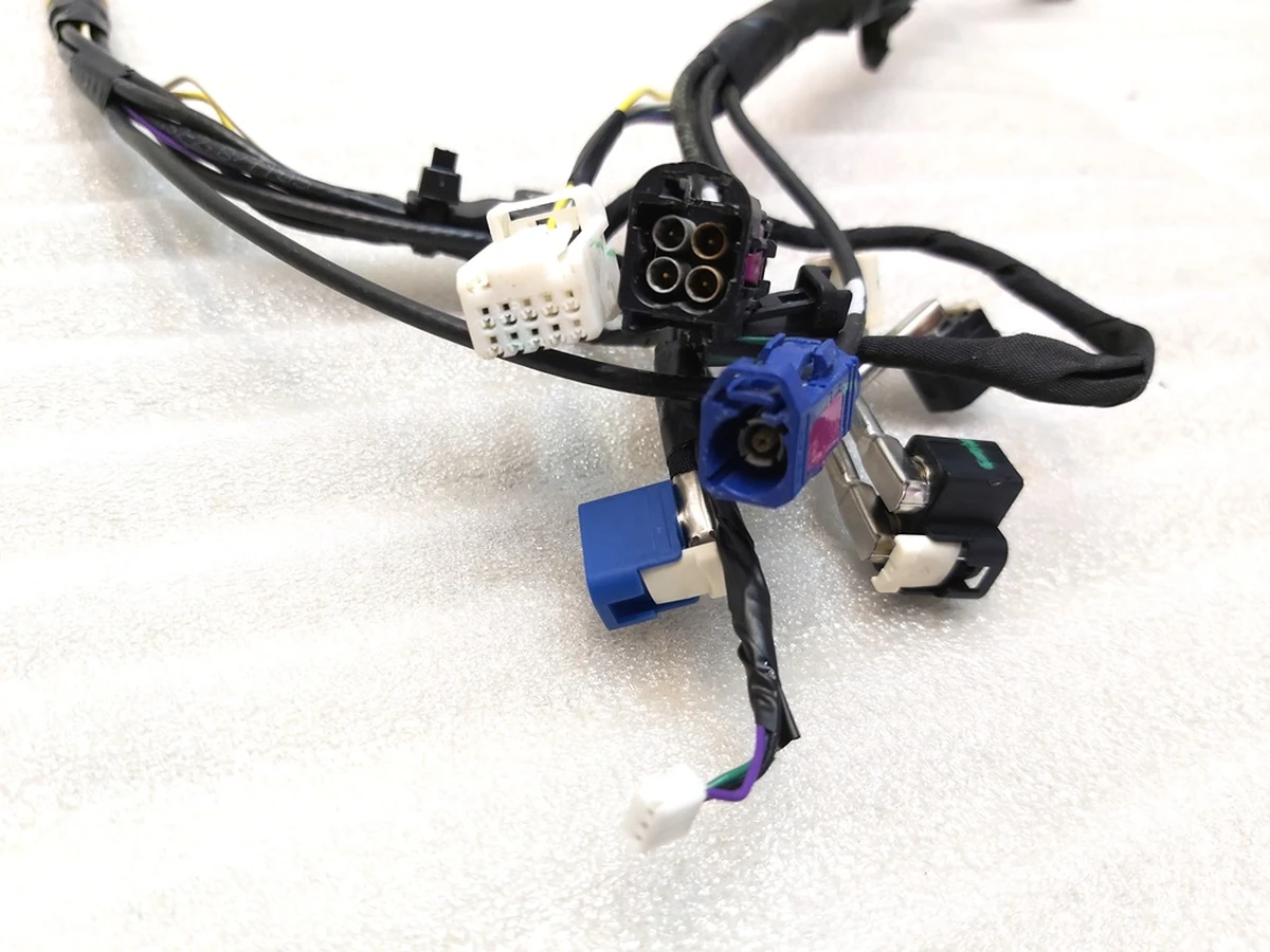 1 ASY,HARN,GLASS,with traces of oxidation Tesla model 3 1068787-00-E