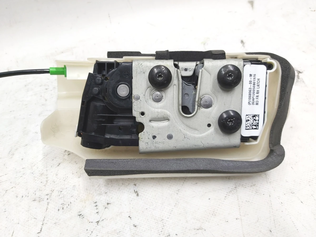 1 M3 FR RH LATCH Tesla model 3 1068963-00-M