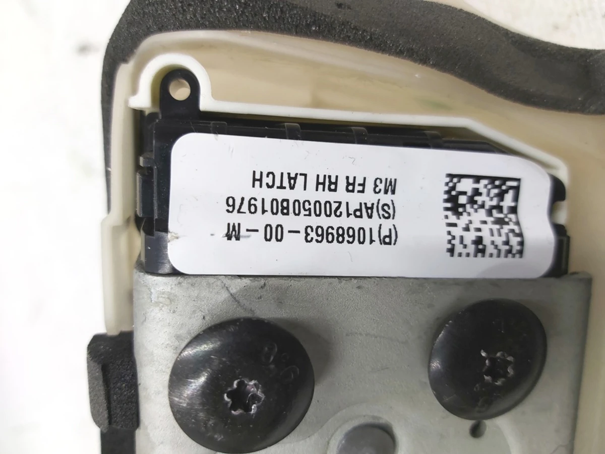 1 M3 FR RH LATCH Tesla model 3 1068963-00-M