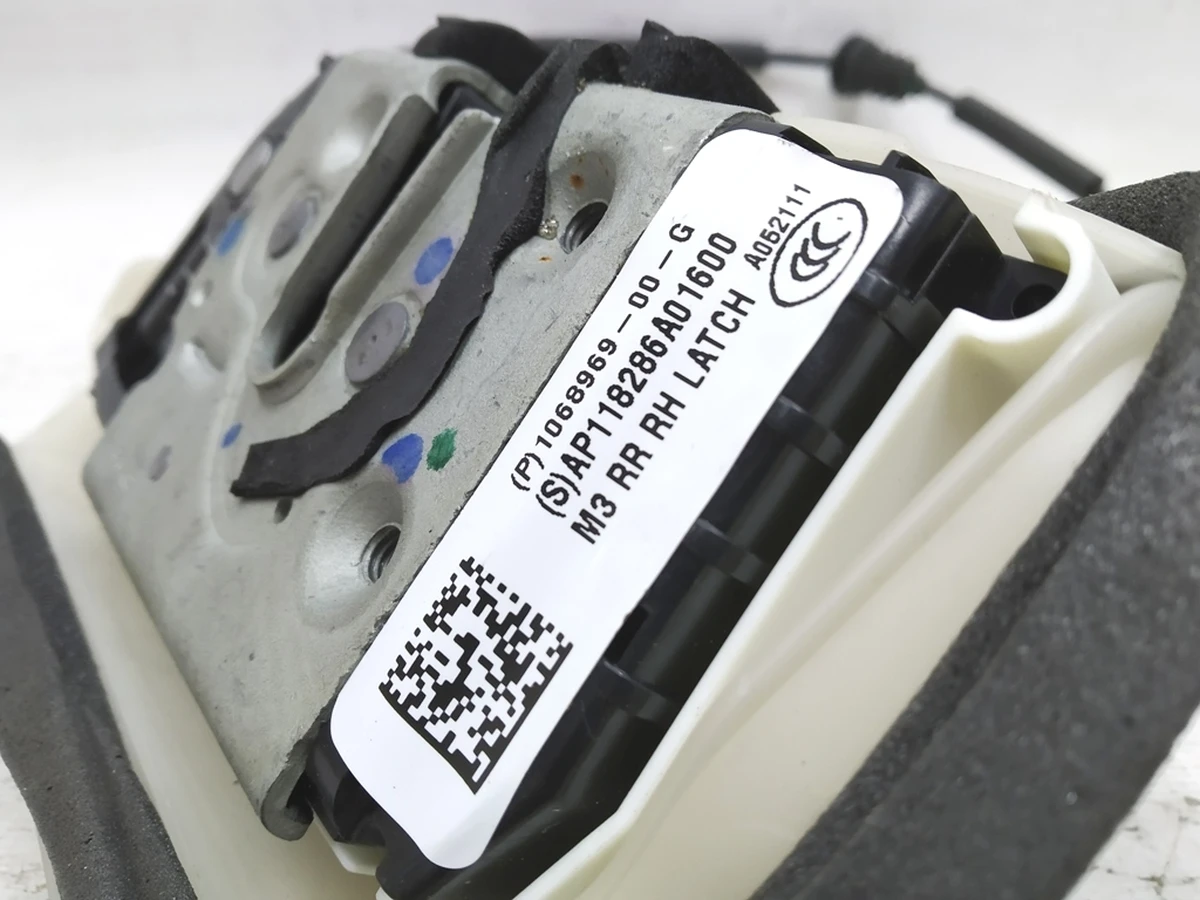 1 Rear Right Door Lock Assembly Tesla model 3 1068969-00-M