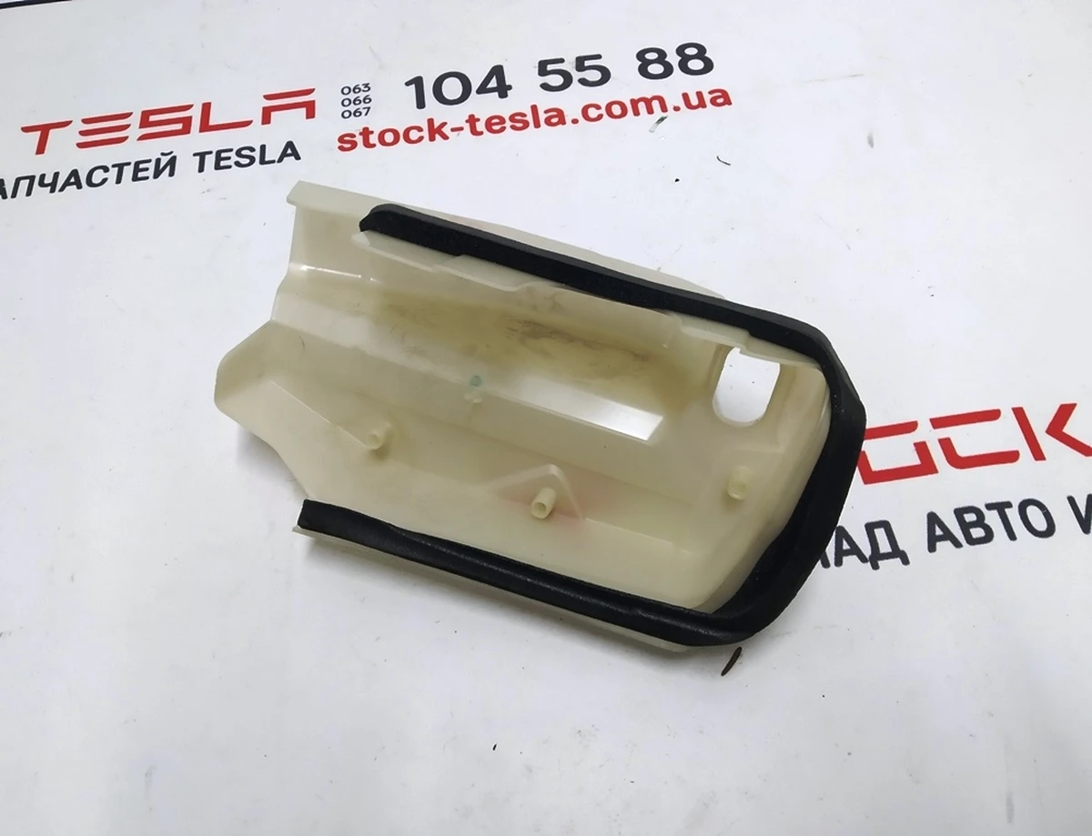 Door lock cover rear right Tesla model 3 1068969-00-M