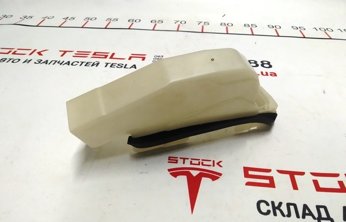 Door lock cover rear right Tesla model 3 1068969-00-M