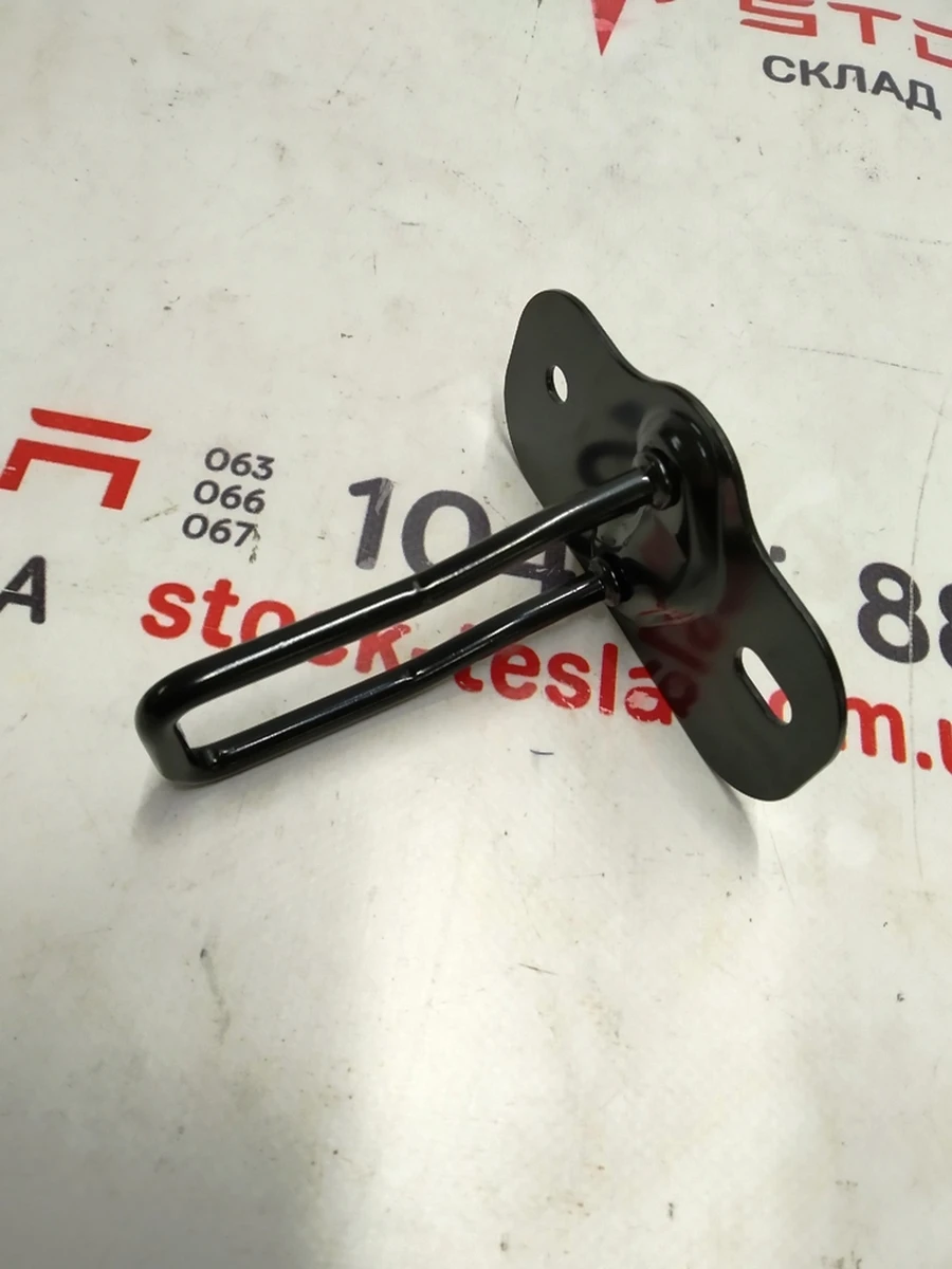 1 Петля замка капота одинарна висока (старого зразка) Tesla Model 3 1069032-00-B