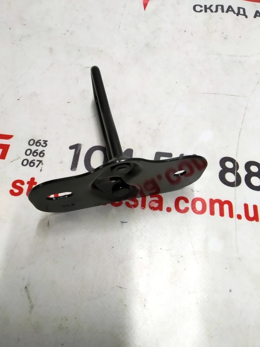1 Петля замка капота одинарна висока (старого зразка) Tesla Model 3 1069032-00-B