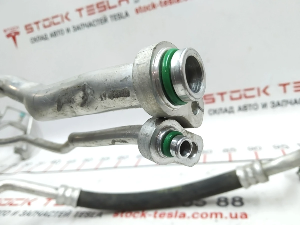 1 Трубка системи кондиціювання W/TXV, R134a із пошкодженням Tesla model S REST 1069094-00-B
