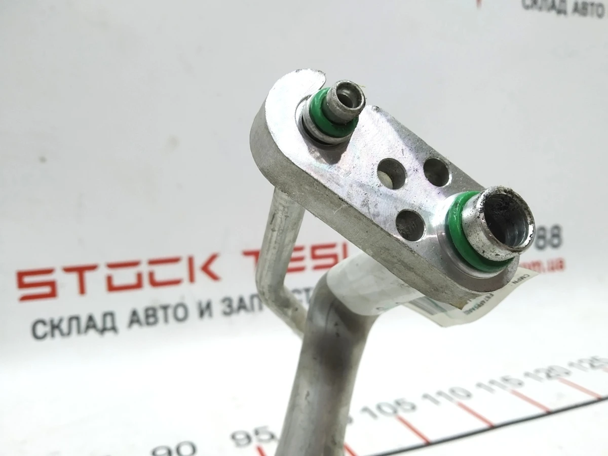 1 Трубка системи кондиціювання W/TXV, R134a із пошкодженням Tesla model S REST 1069094-00-B