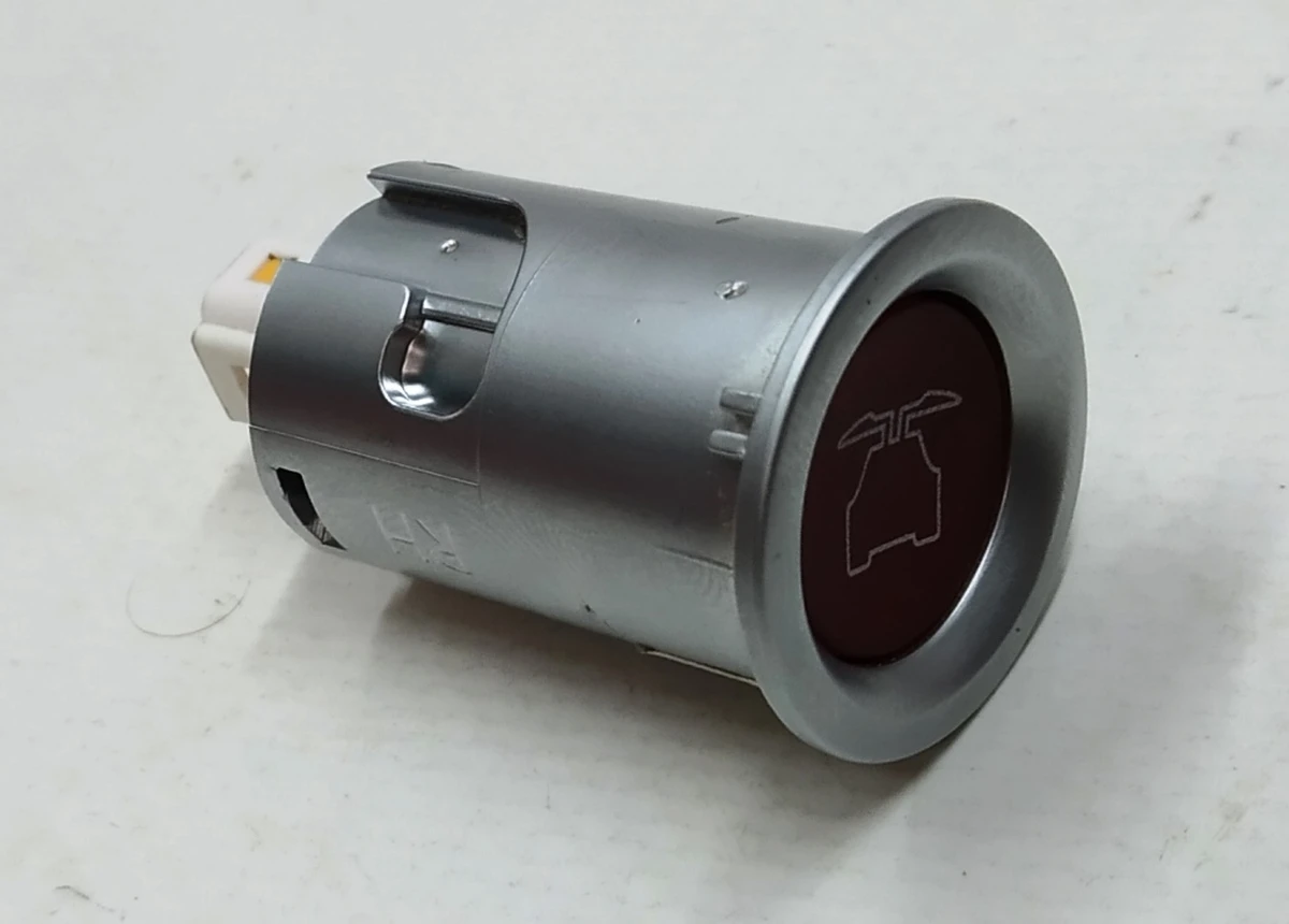 Кнопка закрытия двери задней правой Tesla model X 1069234-00-C