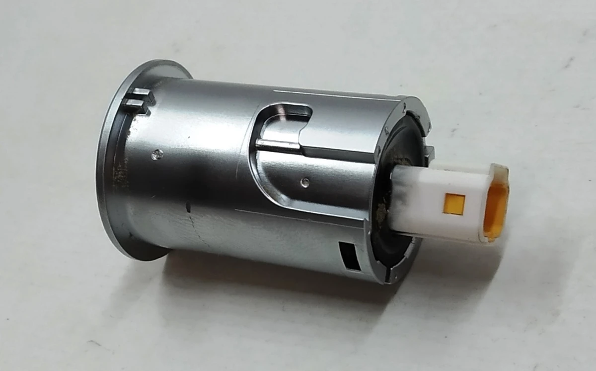 Кнопка закрытия двери задней правой Tesla model X 1069234-00-C