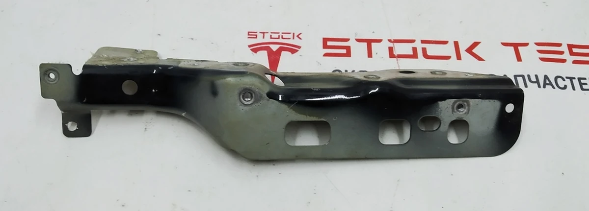 8 Чверть передня ліва кронштейн кріплення крила передній верхній Tesla model X 1069421-S0-A