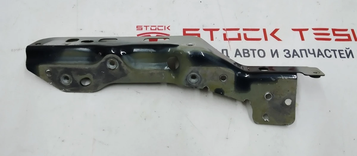 8 Чверть передня ліва кронштейн кріплення крила передній верхній Tesla model X 1069421-S0-A