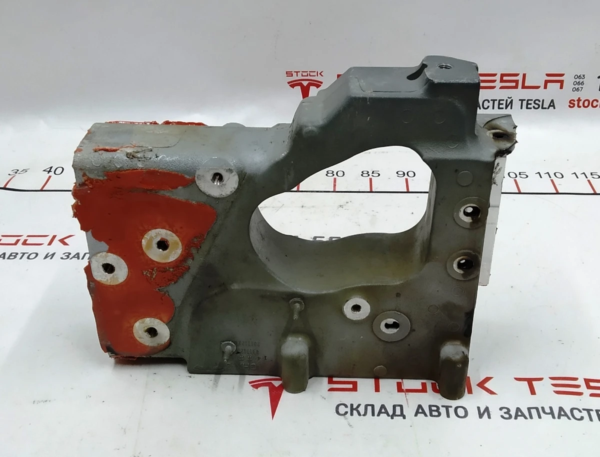 Чверть передні праві проставка лонжерона під піввісь Tesla model X 1069431-S0-C