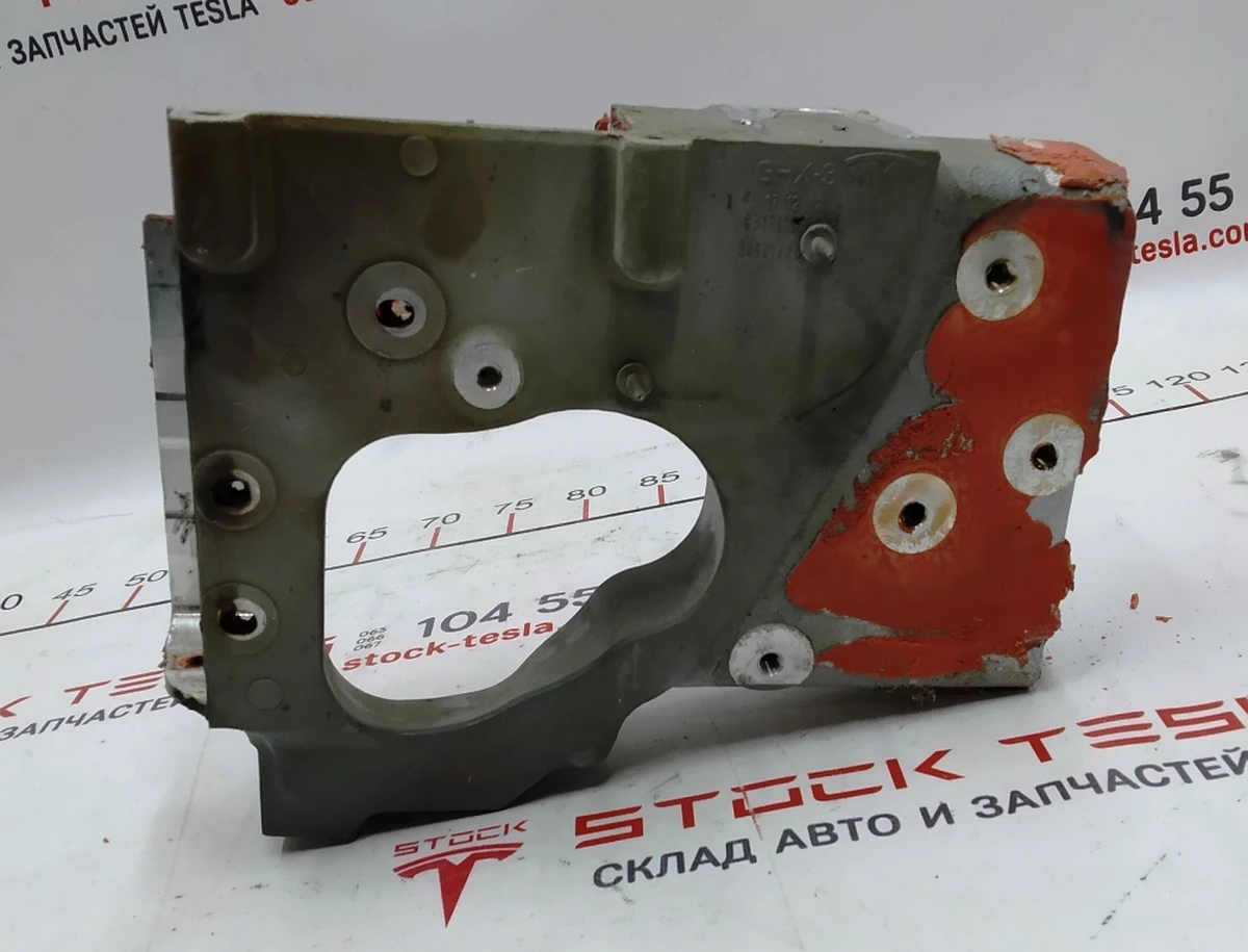 Чверть передні праві проставка лонжерона під піввісь Tesla model X 1069431-S0-C