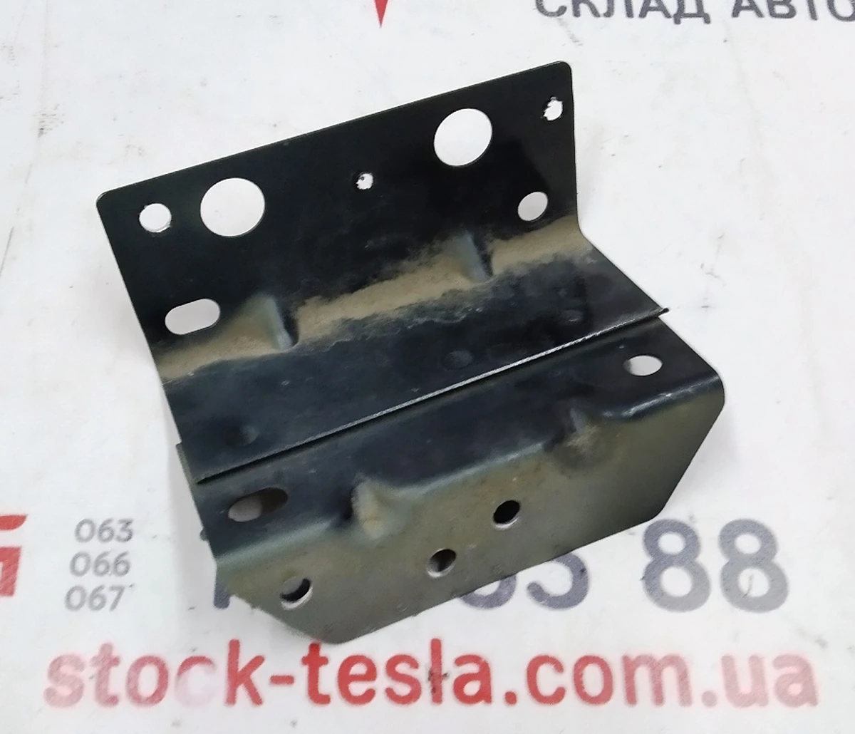 6 Кронштейн кріплення кузовної панелі даху (фільонки) стійок А/В передній лівий нижній в зборі Tesla model X 1069441-S0-A