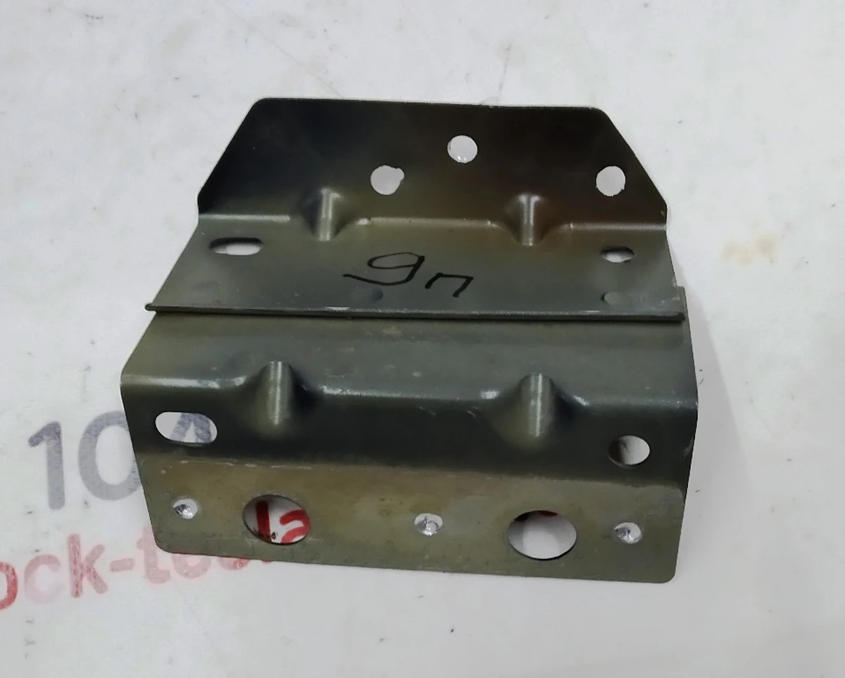 Bracket for fastening the body panel of the roof (infill) of the A / B pillars right front lower assembly Tes