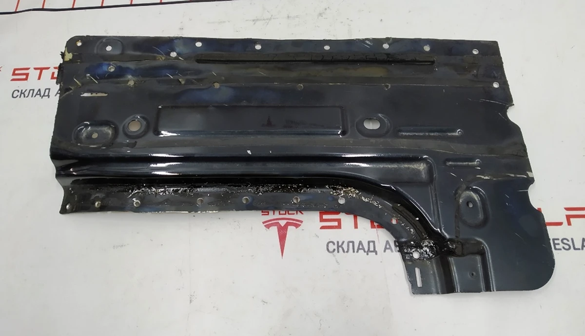 Кузовна панель даху (філя) центральної перемички (між стійок B) ліва Tesla model X 1069457-S0-C