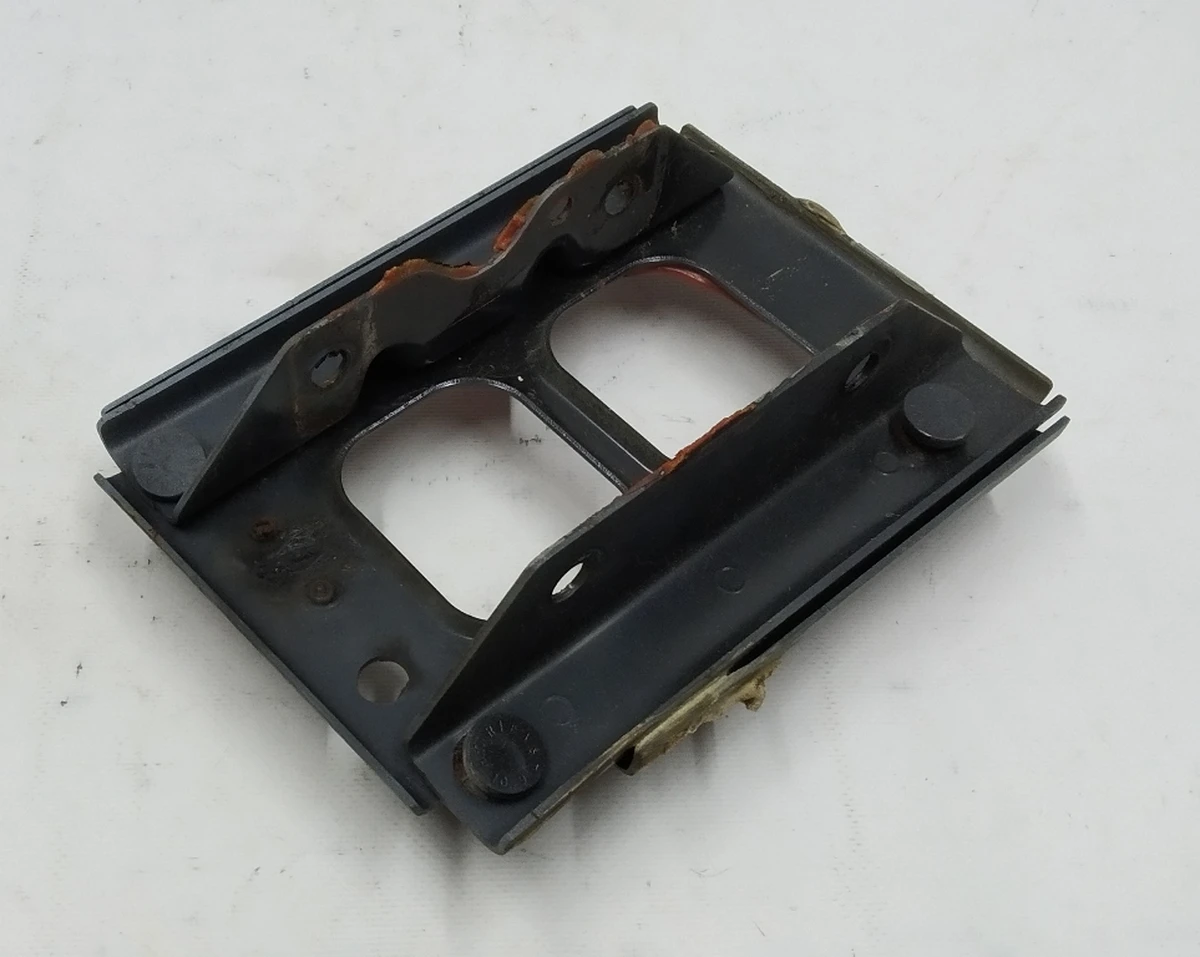 Кронштейн кріплення підсилювача заднього бампера правий в зборі Tesla model X 1069500-S0-B