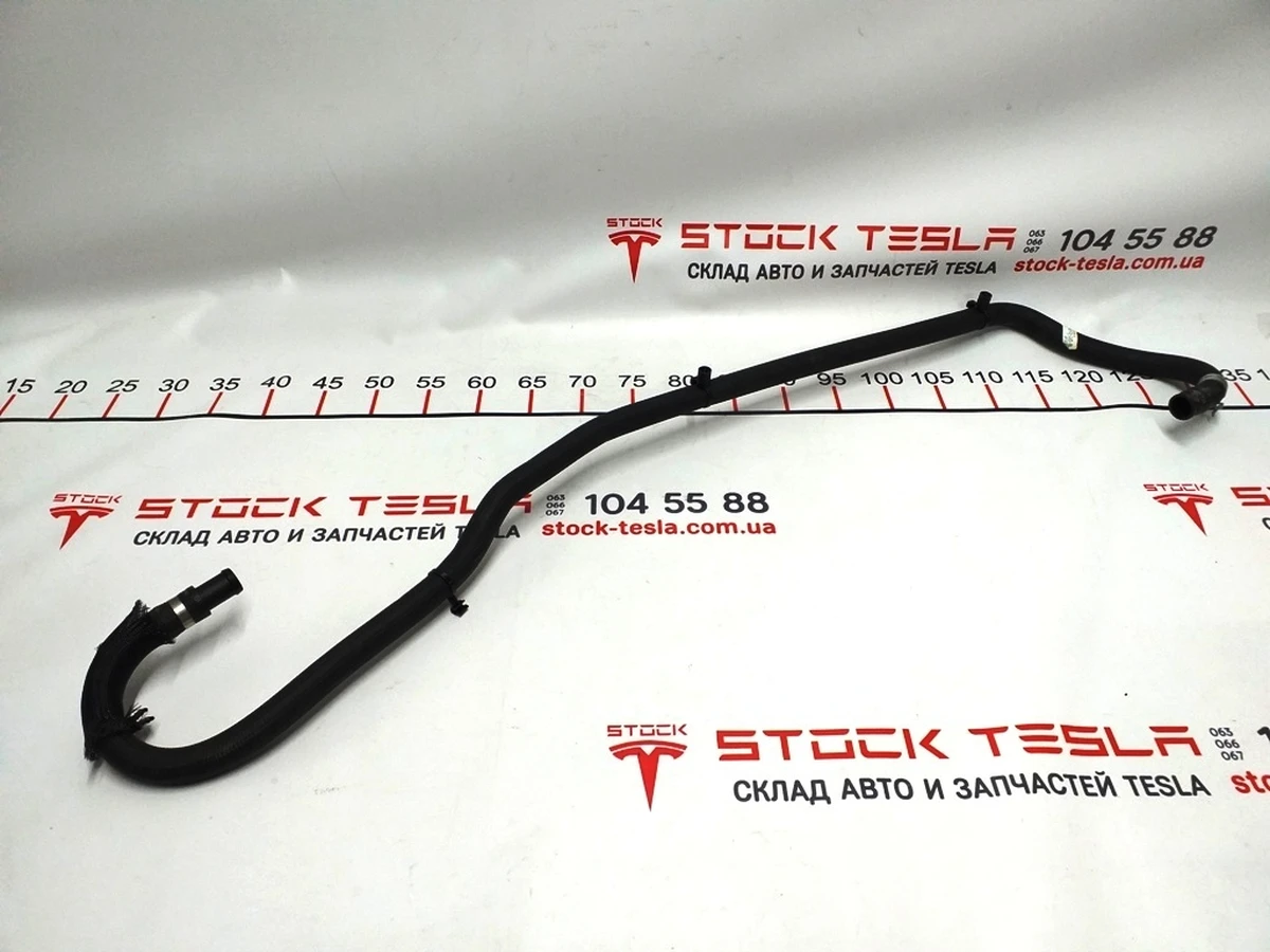 1 Coolant Hose Charger/Inlet Tesla model S REST 1071610-00-D